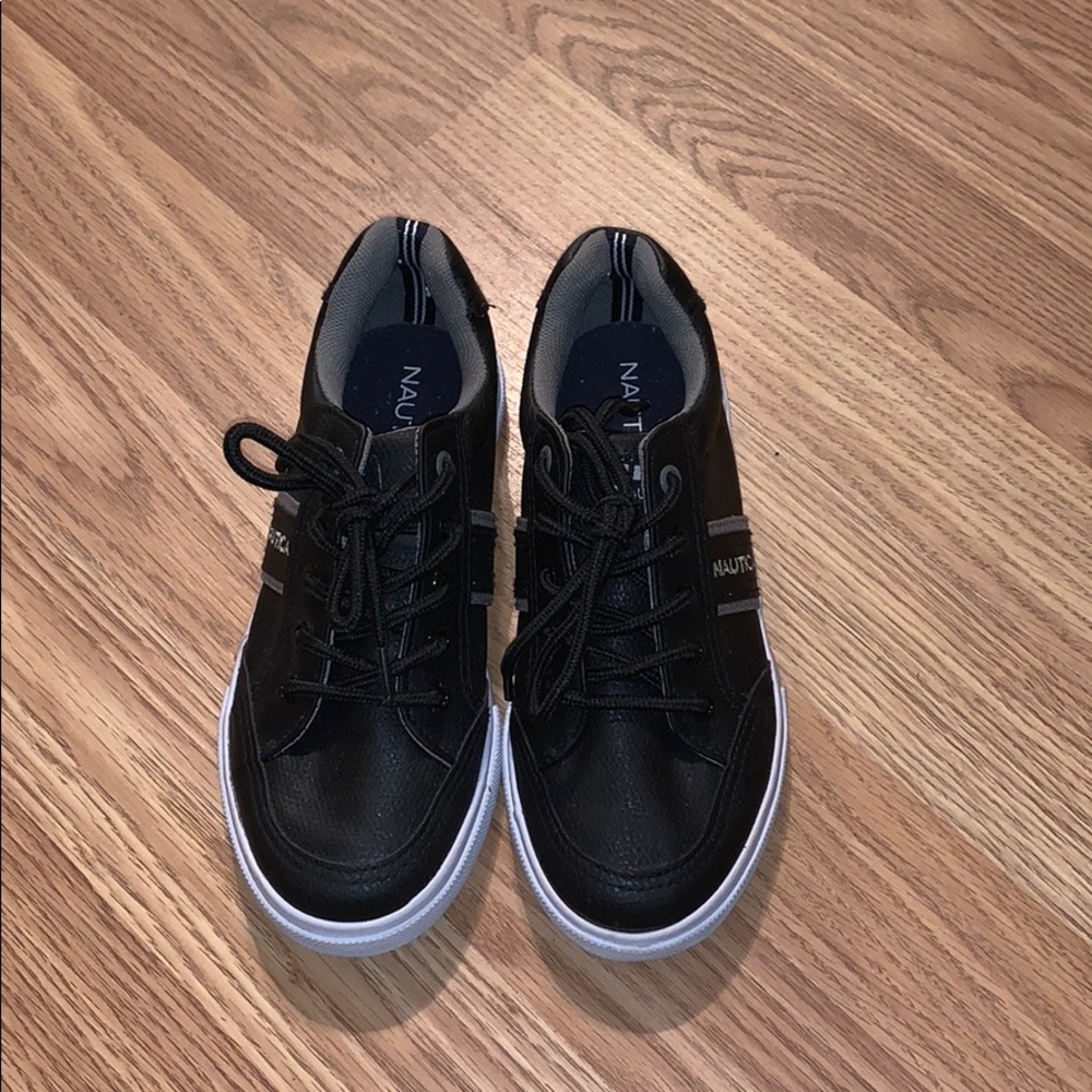 Nautica boys shoes size 1